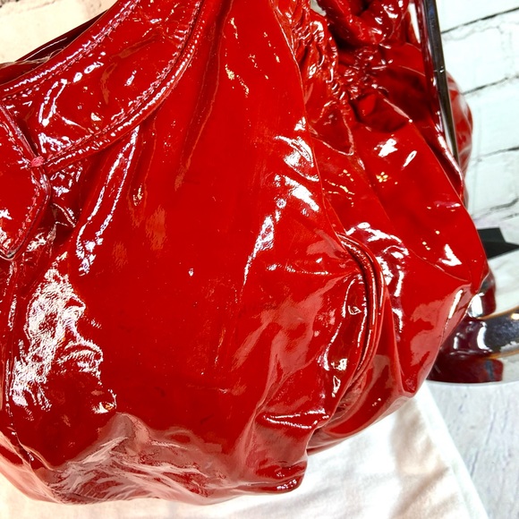 Christian Louboutin red patent leather shoulder bag - Picture 4 of 16
